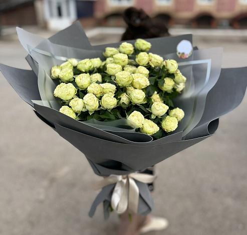 Букет Белые кустовые розы Солинеро в Серафимовиче