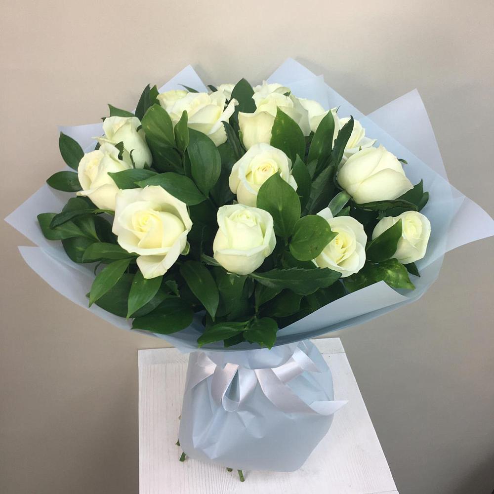 Букет 15 Белых роз Проуд в Серафимовиче