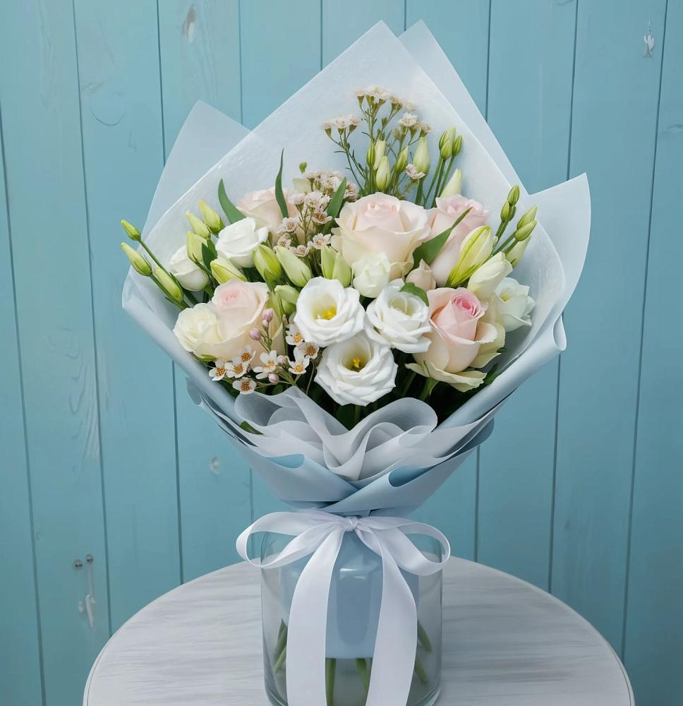 Букет цветов из: Розы и Лизиантусы в Серафимовиче