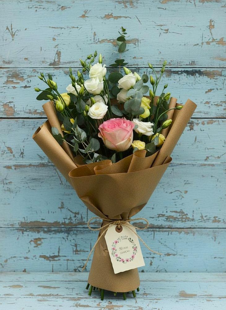 Букет цветов из: Розы и Лизиантусы в Серафимовиче