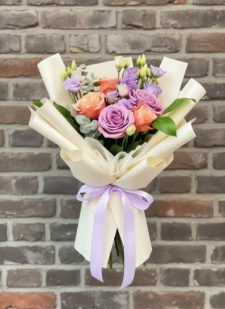 Букет цветов из: Лизиантусы и Розы в Серафимовиче