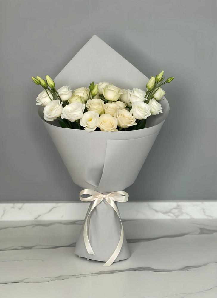 Букет цветов из: Розы и Лизиантусы в Серафимовиче