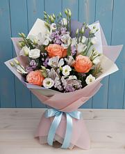 Букет цветов из:  Лизиантусы, Розы, Альстромерии и Гипсофила в Серафимовиче
