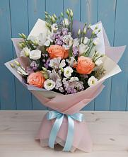 Букет цветов из:  Лизиантусы, Розы, Альстромерии и Гипсофила в Серафимовиче