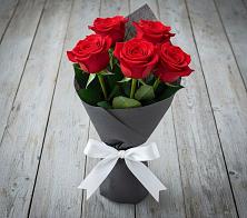 Букет 5 Красных роз Эдлесс Лав в Серафимовиче