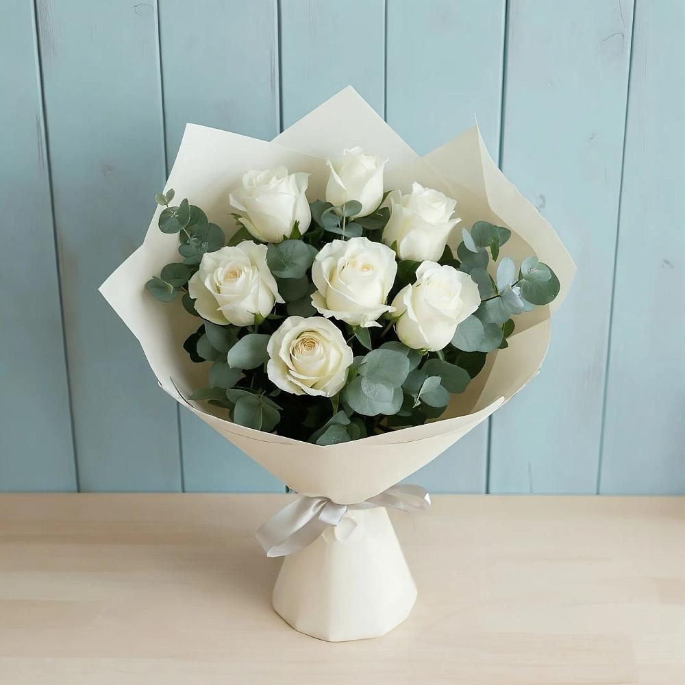 Букет Белые розы в Эвкалипте в Серафимовиче