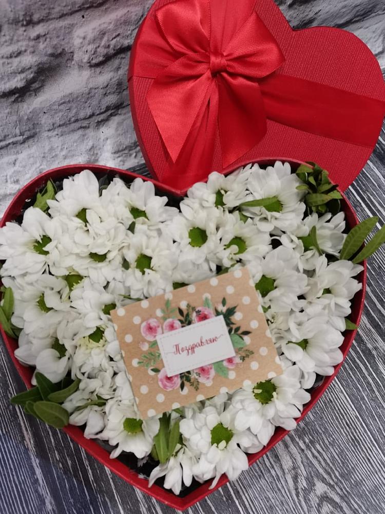 Цветочная композиция из Хризантемы в виде сердца в Серафимовиче