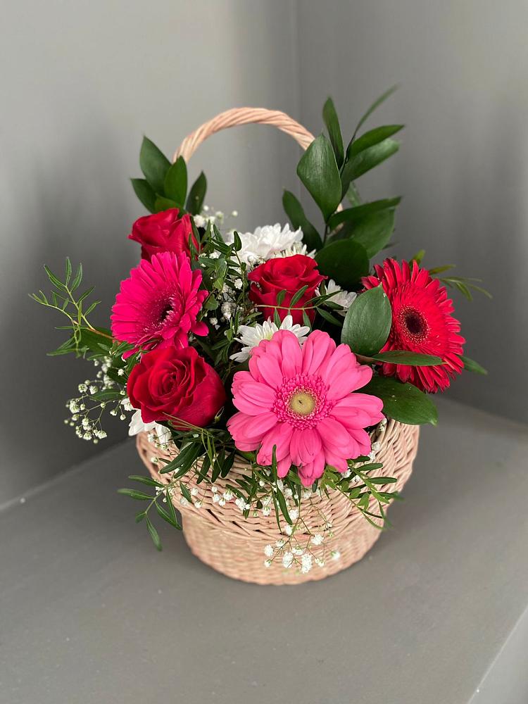 Цветочная композиция из Розы, Хризантемы и Герберы в корзине в Серафимовиче